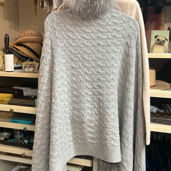 Fox Russian Winter hat and cashmere cape wrap. Beautiful set! Show stopper! - Picture 8 of 8